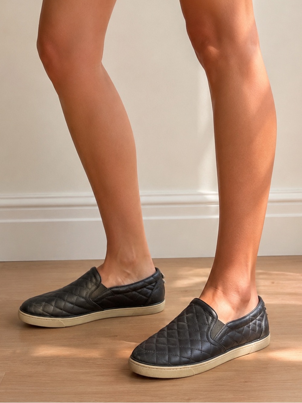 Steve Madden Black Quilted Slip-On Loafers Tan Sole SZ 9